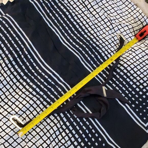 Beautiful blue & white Michael Kors top - Picture 6 of 8